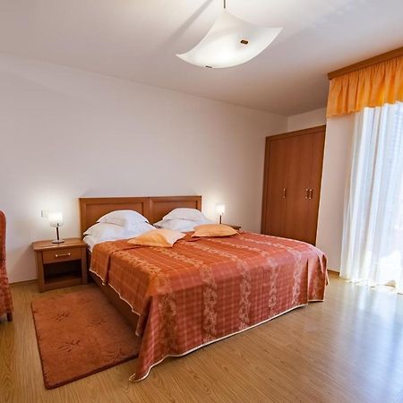 Villa Magnolija Cres Bagian luar foto