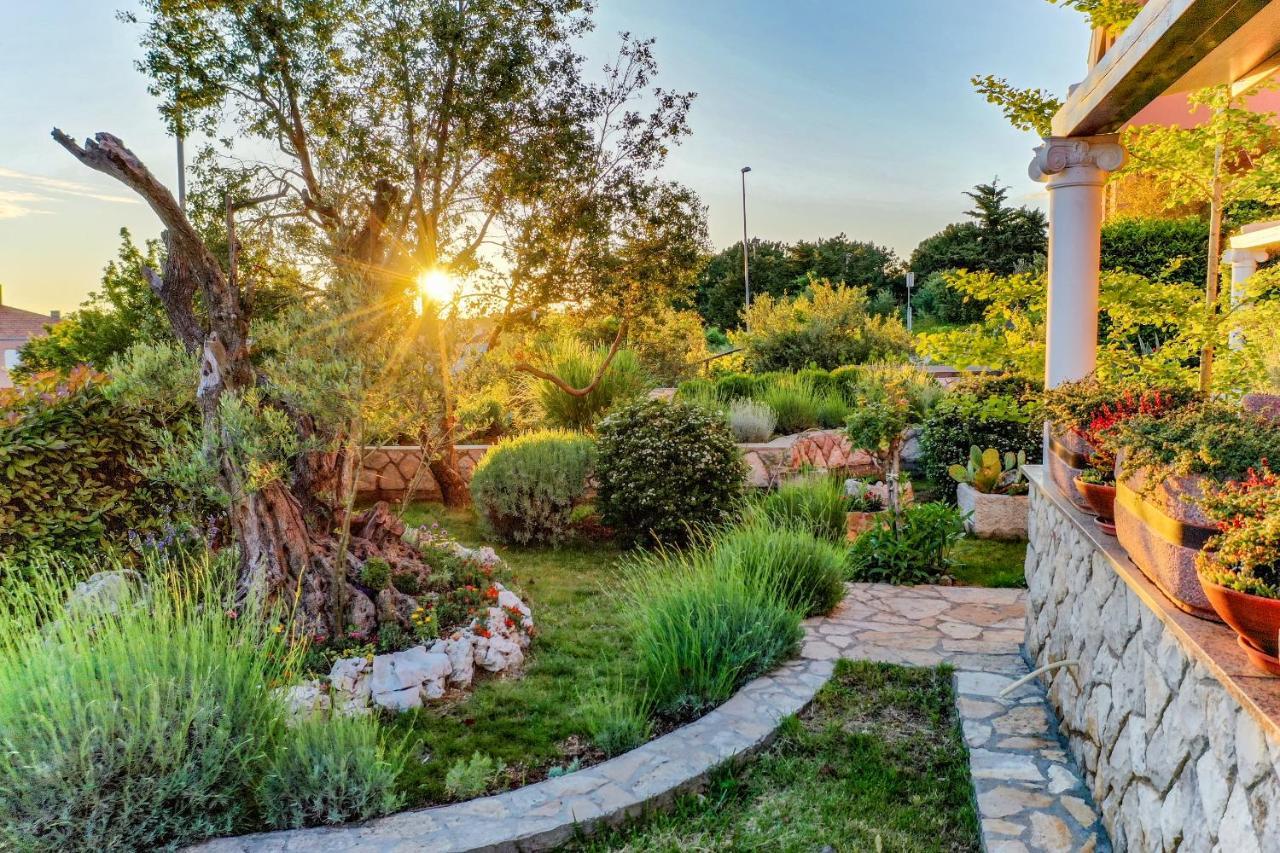 Villa Magnolija Cres Bagian luar foto
